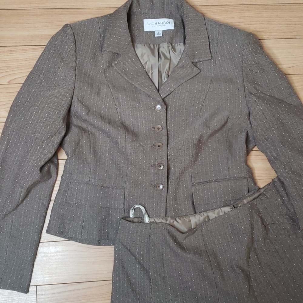 Clothing - Picture 2 of 4